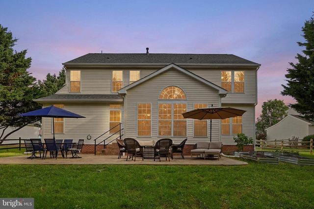 49 PEBBLE CIR, Charles Town, WV 25414