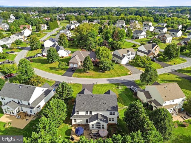 49 PEBBLE CIR, Charles Town, WV 25414