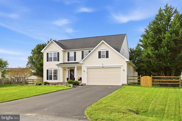 49 PEBBLE CIR, Charles Town, WV 25414