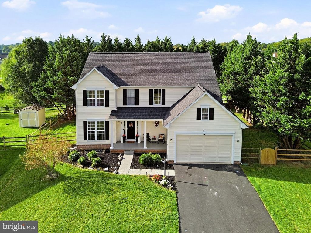49 PEBBLE CIR, Charles Town, WV 25414