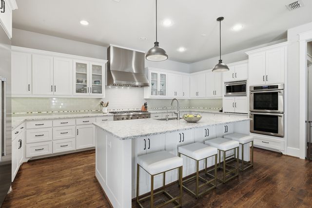 6840 Casa Loma Avenue, Dallas, TX 75214