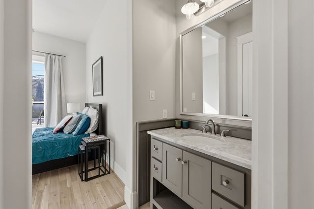 6840 Casa Loma Avenue, Dallas, TX 75214