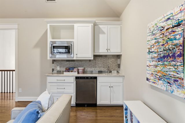 6840 Casa Loma Avenue, Dallas, TX 75214