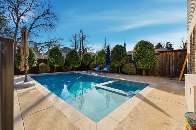 6840 Casa Loma Avenue, Dallas, TX 75214