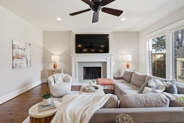 6840 Casa Loma Avenue, Dallas, TX 75214