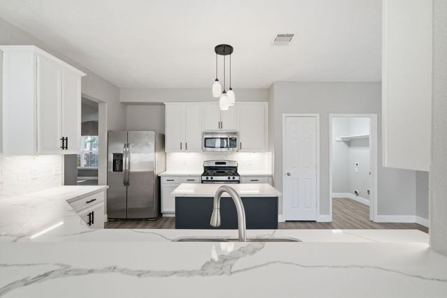 2810 Lockeridge Pines Drive, Spring, TX 77386