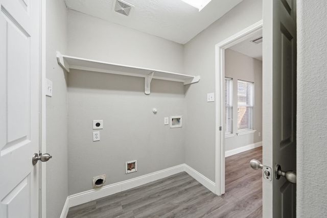 2810 Lockeridge Pines Drive, Spring, TX 77386