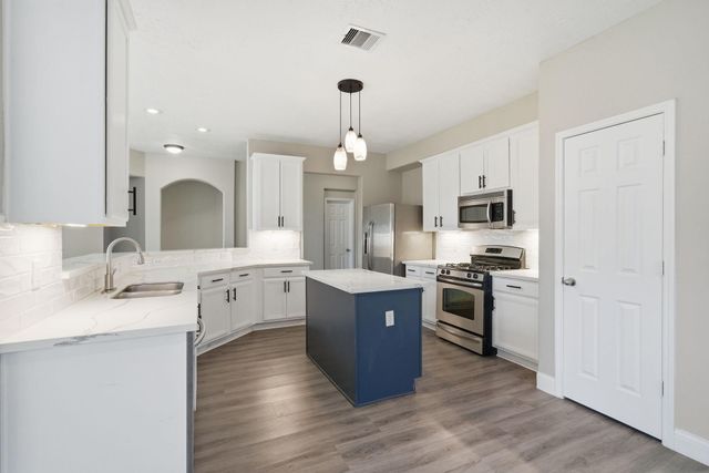 2810 Lockeridge Pines Drive, Spring, TX 77386