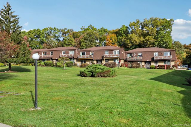 2 Germonds Village 5, Bardonia, NY 10954