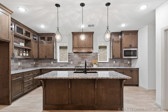 1218 N Elder Avenue, Broken Arrow, OK 74012