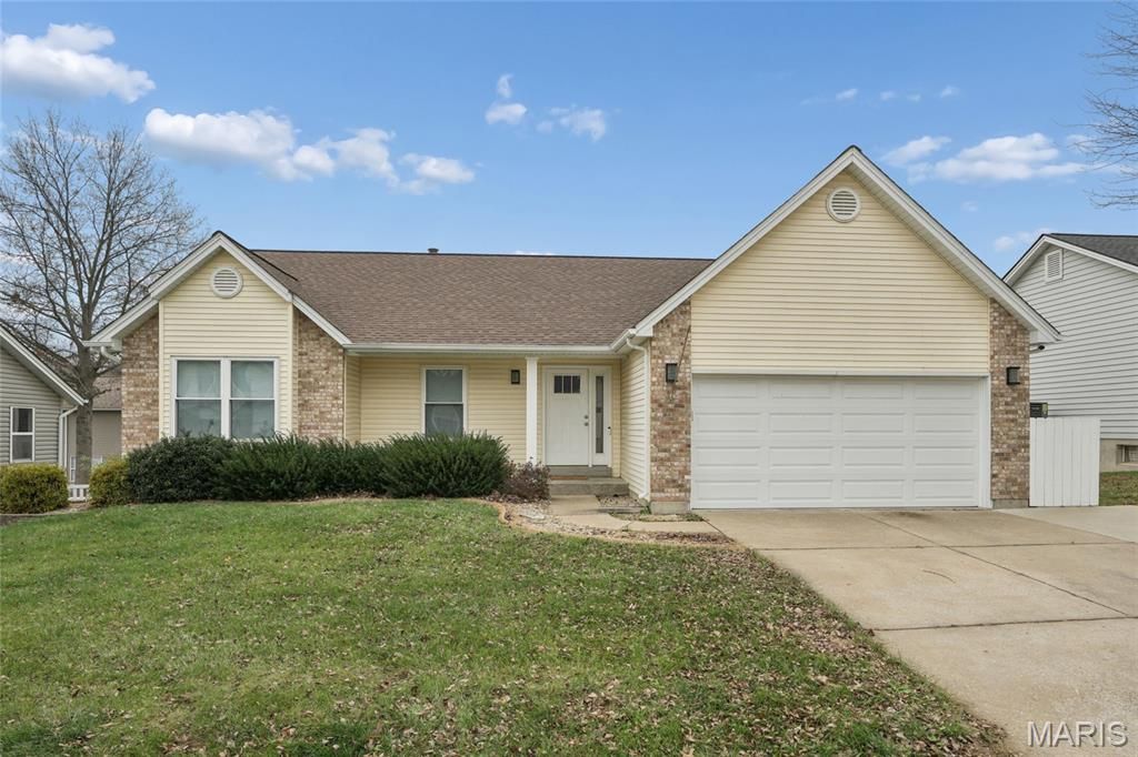3705 Olsney Drive, St Charles, MO 63303