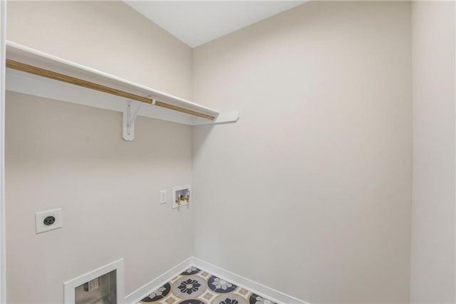 217 NW Orchard Court, Lee's Summit, MO 64063