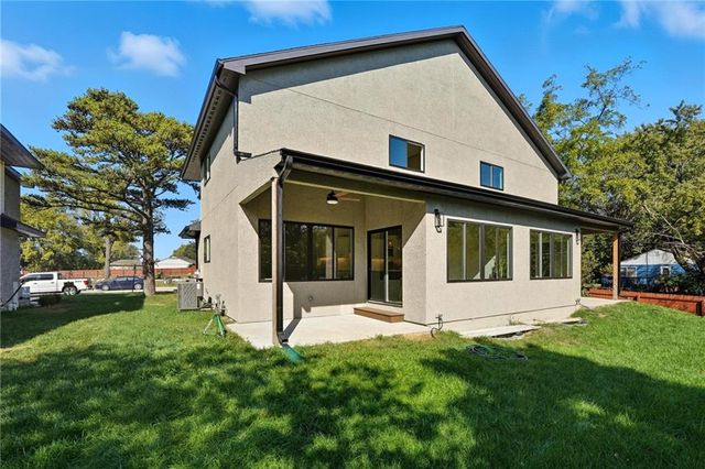 217 NW Orchard Court, Lee's Summit, MO 64063