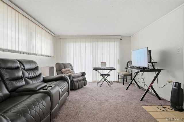 7439 Carrousel Boulevard, Westland, MI 48185