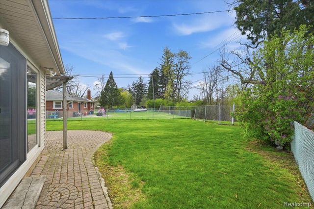 7439 Carrousel Boulevard, Westland, MI 48185