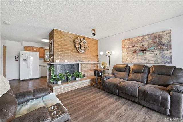 7439 Carrousel Boulevard, Westland, MI 48185