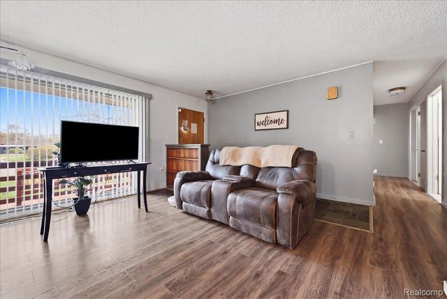 7439 Carrousel Boulevard, Westland, MI 48185