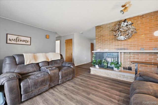 7439 Carrousel Boulevard, Westland, MI 48185