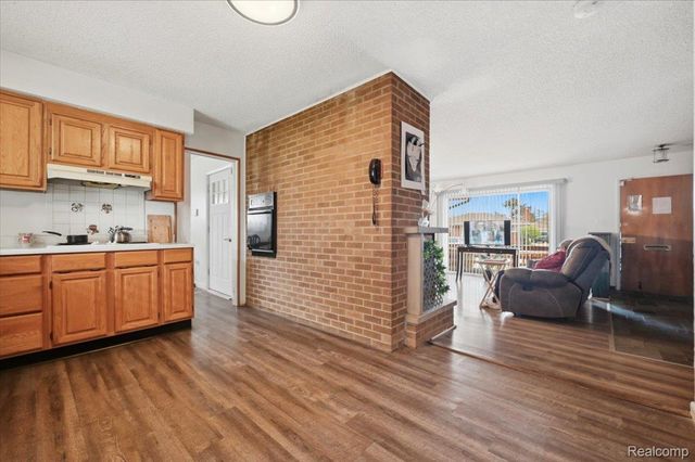 7439 Carrousel Boulevard, Westland, MI 48185