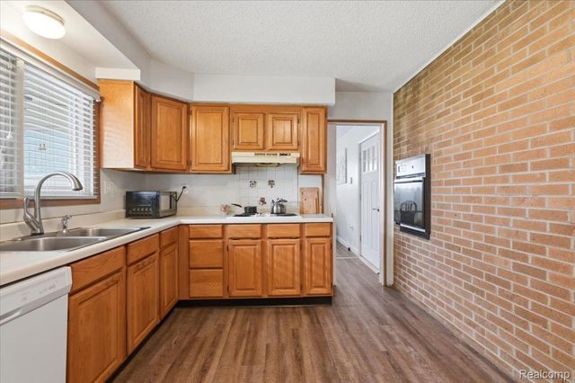 7439 Carrousel Boulevard, Westland, MI 48185