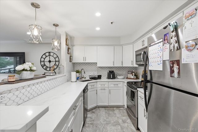 108 Atlantic Avenue 37, Lynbrook, NY 11563