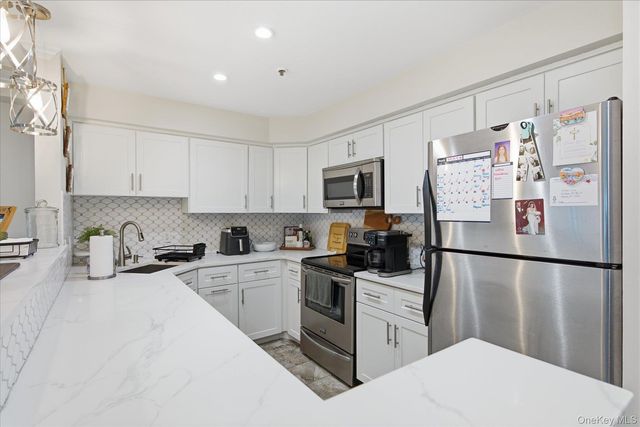 108 Atlantic Avenue 37, Lynbrook, NY 11563