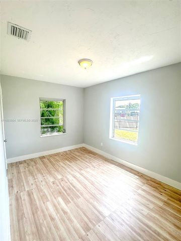 14801 Lincoln Blvd, Miami, FL 33176