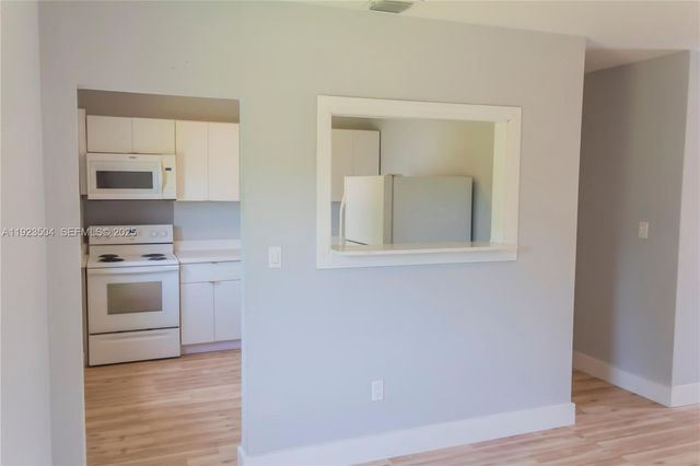 14801 Lincoln Blvd, Miami, FL 33176