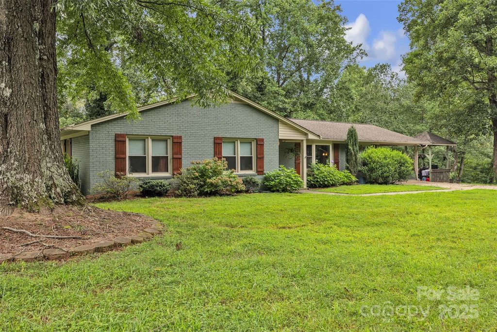 1060 26th Avenue NE, Hickory, NC 28601