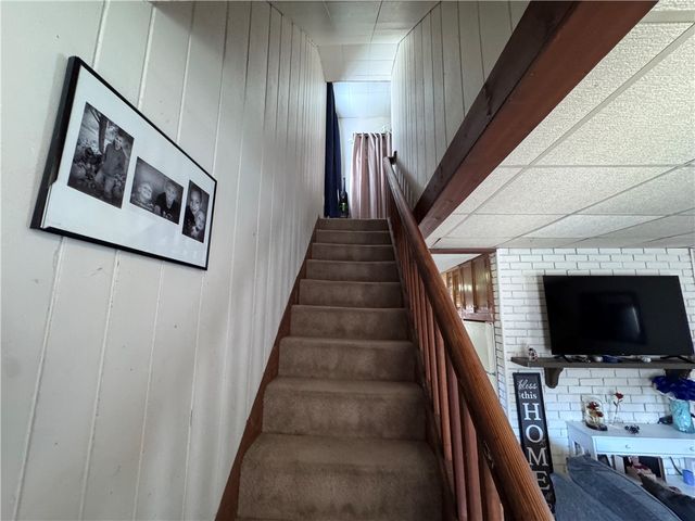 915 Evans St, New Kensington, PA 15068
