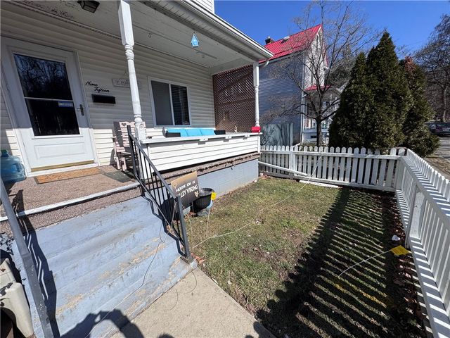 915 Evans St, New Kensington, PA 15068