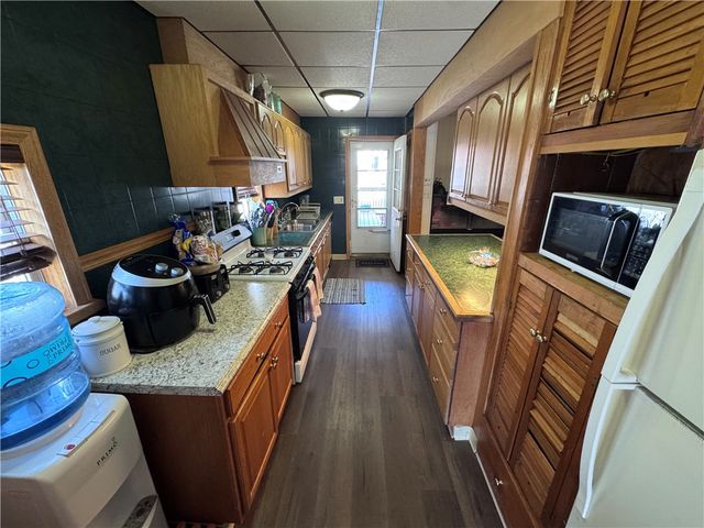 915 Evans St, New Kensington, PA 15068