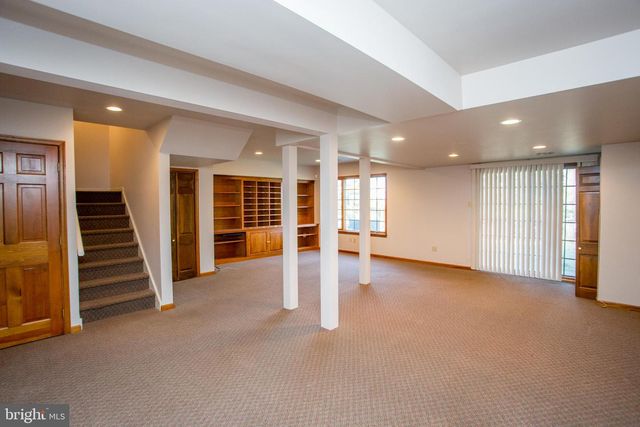 9 STURBRIDGE CT, Lambertville, NJ 08530