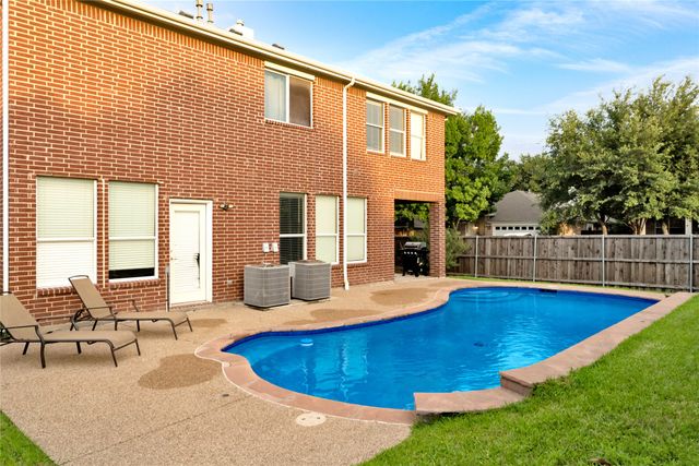308 foxbury Drive, Euless, TX 76040