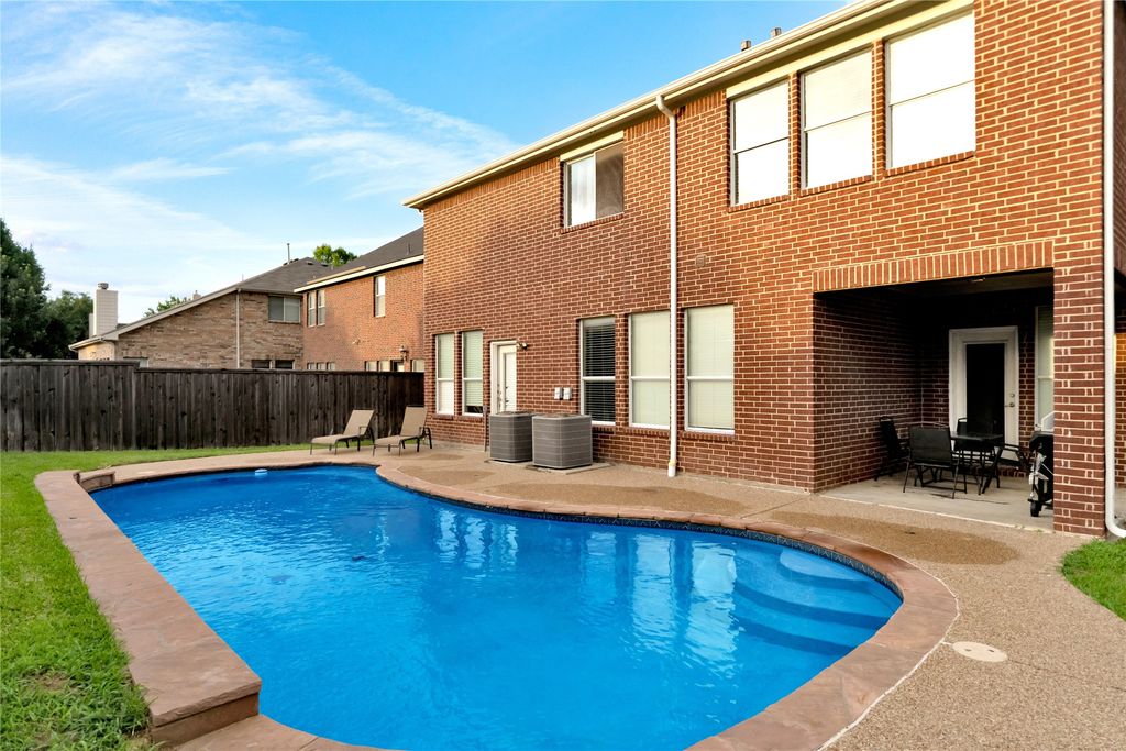 308 foxbury Drive, Euless, TX 76040