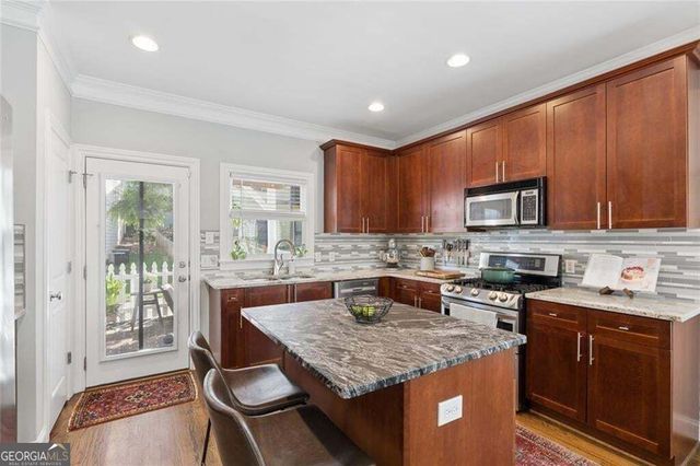 1673 Barfield Run NW, Atlanta, GA 30318