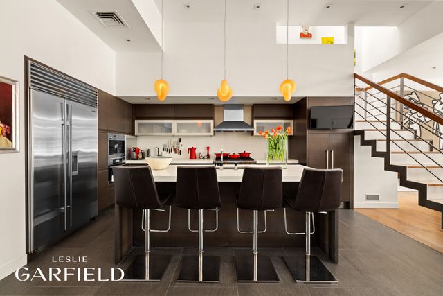 214 E 70th St Apt 4, New York City, NY 10021