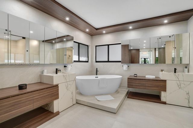 168 Fiesta Way, Fort Lauderdale, FL 33301