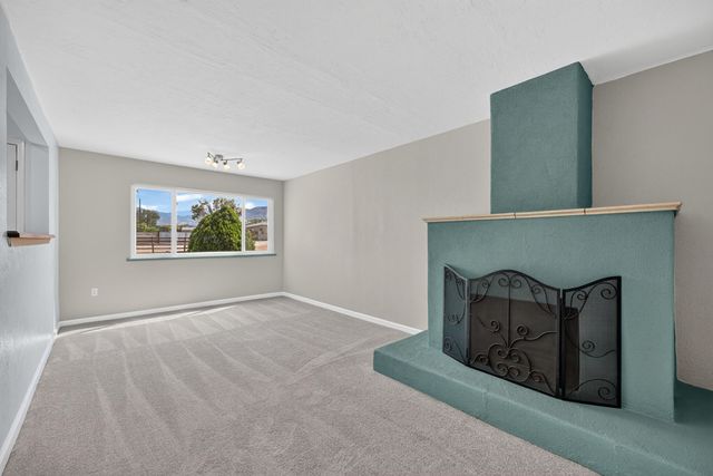 1004 Wade Circle NE, Albuquerque, NM 87112
