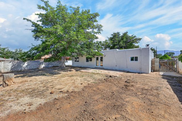 1004 Wade Circle NE, Albuquerque, NM 87112