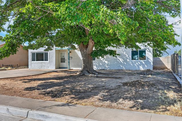 1004 Wade Circle NE, Albuquerque, NM 87112