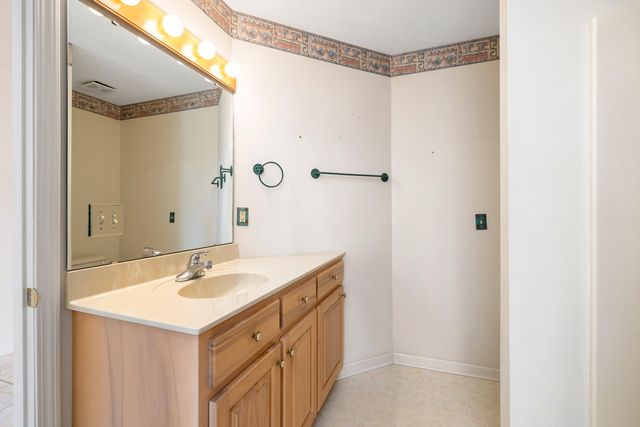 3 Green Lake Drive, Manning, SC 29102