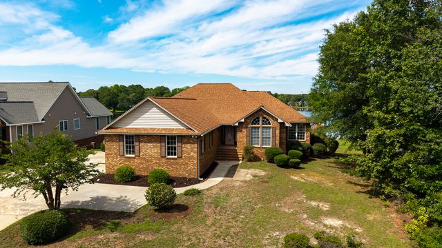 3 Green Lake Drive, Manning, SC 29102