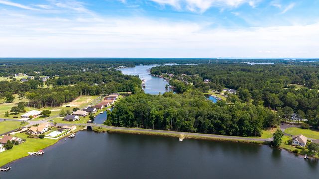 3 Green Lake Drive, Manning, SC 29102