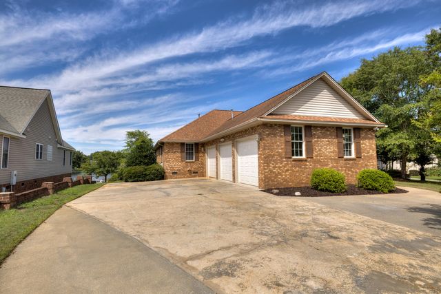3 Green Lake Drive, Manning, SC 29102
