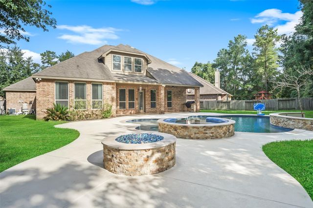 107 Jordans Place, Montgomery, TX 77316