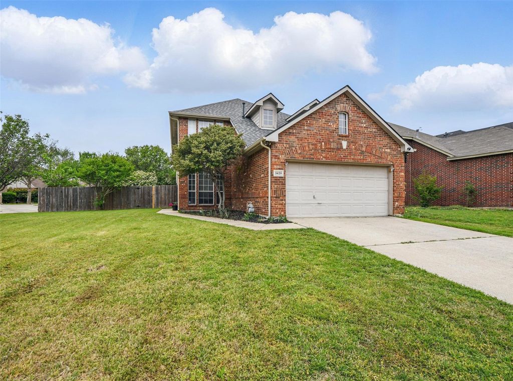 5429 Pecan Creek Circle, Fort Worth, TX 76244