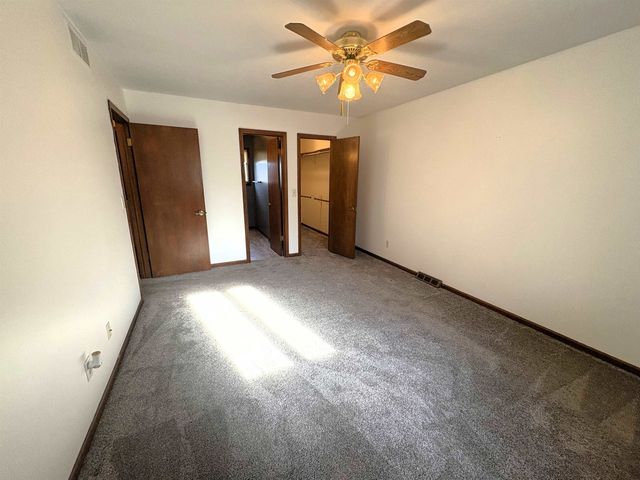 1007 Burr Oak Ln, Salina, KS 67401