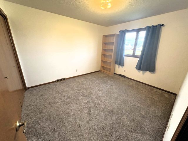 1007 Burr Oak Ln, Salina, KS 67401