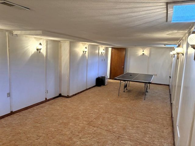 1007 Burr Oak Ln, Salina, KS 67401